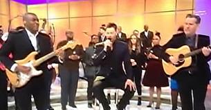 Harry Connick Jr. laat de wereld zien hoe het klinkt als een engel 'Hallelujah' zingt