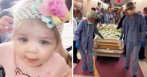 Le personnel de l'hôpital se joint à la famille pour chanter Amazing Grace alors qu'un enfant d'un an est emmené pour faire un don d'organes