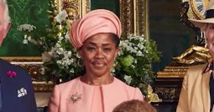 Doria Ragland ha indossato un meraviglioso vestito color pesca al battesimo del suo nipotino Archie