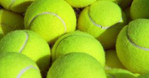 Voici pourquoi vous devriez toujours garder une balle de tennis dans votre bagage de cabine lorsque vous prenez un vol