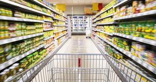 Supermarkt in Deutschland: Einkaufswagen für Kinder mit Behinderung