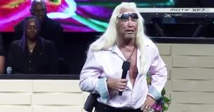 Duane "Dog" Chapman pleure à mi-parcours aux funérailles de Beth
