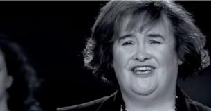 Susan Boyle chante "Unchained Melody" et surpris tout le monde, même l'orchestre