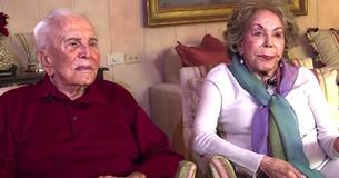 Comment Kirk Douglas garde la romance fraîche à 102 ans