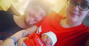 Un couple porte un enfant atteint d'un trouble cérébral mortel pour qu'il puisse donner des organes à des bébés dans le besoin