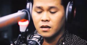 La voix de l'homme qui chante "The Prayer" change complètement de voix en quelques secondes seulement