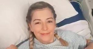 Une femme de 23 ans est partie partiellement paralysée après avoir subi un accident vasculaire cérébral à la suite d'un craquement au cou