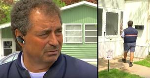 Un facteur héroïque voit un tout-petit seul dans la rue et court vers la porte pour trouver maman penchée au-dessus d'une poussette