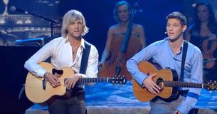 De beaux musiciens interprètent une reprise de "Sound Of Silence" qui laisse tout l'Internet bouche bée