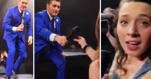 Michael Bublé entrega el micrófono a una admiradora durante el concierto y se queda boquiabierto cuando ella empieza a cantar