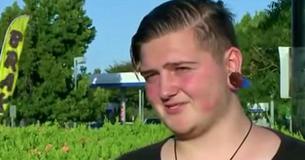 Un adolescent rend le portefeuille rempli de plus de 2 000 €  espèce à un ancien combattant