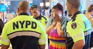 Vrouw wordt gepakt tijdens diefstal bij Whole Foods, maar in plaats van haar te arresteren, betalen de agenten haar boodschappen