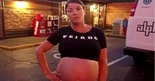 Zwangere vrouw werd niet bediend in restaurant omdat ze een kort topje droeg