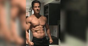 48-jähriger Mark Wahlberg präsentiert seinen gestählten Körper nach 45-Tage Challenge