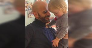 Un père célibataire adopte une fille trisomique qui s'est fait refuser par une vingtaine de familles