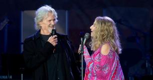 Barbra Streisand en Kris Kristofferson herenigd om samen 'A star is born' te zingen