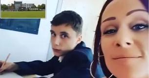 Moeder van 12-jarige komt naar school en gaat naast zoon in de klas zitten om te voorkomen dat hij onbeleefd is tegen leraren