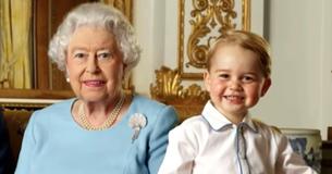 'Liefdevolle' koningin laat iedere keer dat Prins George komt logeren kleine cadeautjes achter op zijn bed