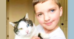 Un jeune garçon victime de moqueries pour une anomalie congénitale rare et avec des yeux de couleurs différentes trouve un chat avec les mêmes conditions