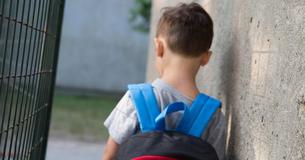 Lerares huilt in de klas wanneer een hartverscheurende opmerking van een leerling de harde realiteit laat zien