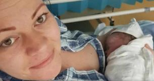 Une mère qui est "décédée" alors qu'elle était enceinte de 23 semaines donne naissance à un bébé en santé 4 mois plus tard