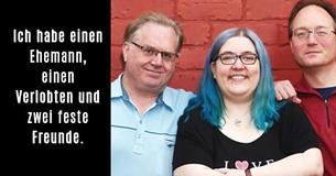 Frau lebt mit ihrem Mann und Verlobten zusammen - und hat noch zwei weitere feste Freunde