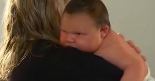 Une maman donne naissance à une fille de 5 kg qui était née avant son terme 