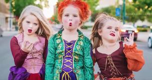 Drie zussen verkleden zich als de 'Hocus Pocus' heksen voor Halloween