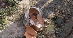 Baby van 3 dagen oud gevonden in ondiep graf, overleeft op miraculeuze wijze