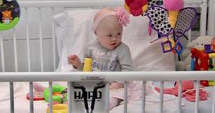 Peuter met downsyndroom verslaat twee keer kanker voordat hij 2 jaar oud wordt