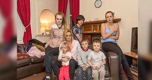 Moeder van zeven en zwanger van tweeling eist een grotere sociale huurwoning met meer dan 4 slaapkamers