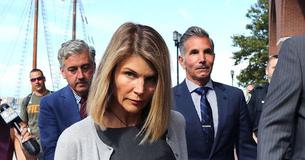 De moed zinkt Lori Loughlin naar verluidt in de schoenen na de zware straf die aan Toby MacFarlane is opgelegd in het kader van het toelatingsschandaal