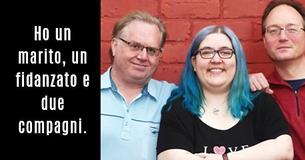 Una donna vive con il marito e il fidanzato e ha altri due compagni