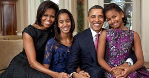 Michelle Obama post familiefoto met Barack en hun dochters om Thanksgiving te vieren