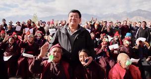 The "Barefoot Surgeon" Restores Sight For Over 100,000 People Free Of Charge