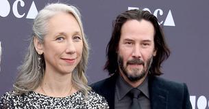 Vriendin van Keanu Reeves Alexandra Grant verft haar niet vanwege mogelijke links naar borstkanker
