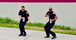 Des policiers de Houston montrent leurs talents de danseurs en participant au défi Git Up