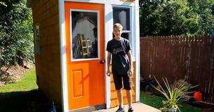Un jeune garçon de 13 ans de l'Iowa récolte 1500$ pour construire sa propre petite maison