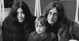 Le fils aîné de John Lennon, Julian, est devenu adulte et ressemble parfaitement à son père