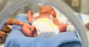 Un bébé doit subir une opération pour retirer son jumeau de l'intérieur de son corps