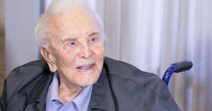 Kirk Douglas, 103 ans, a un lien particulier avec son arrière-petite-fille Lua