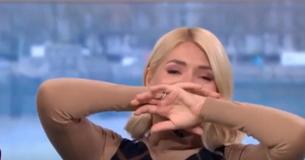 Holly Willoughby huilt als Britse jongen geboren met hersenbeschadiging zegt 'I Love You' tijdens de show