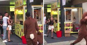 Un homme déguisé en nounours parcourt 2400 km pour surprendre sa copine, mais la retrouve dans les bras d'un autre   homme