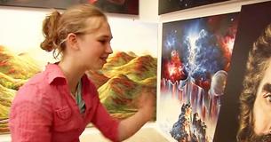 Künstlerin aus Missouri begann im Alter von 4 Jahren "Visionen des Himmels" zu haben, die sie noch heute zu ihrer Kunst inspirieren