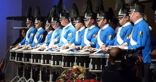 Schlagzeuger interpretieren "Little Drummer Boy" neu