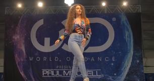 Une danseuse sort de "Barbie Girl" et fait une danse robotique qui est vue 15 millions de fois sur YouTube