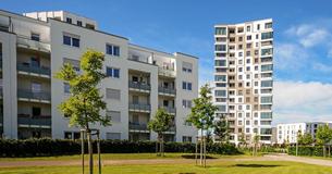 Un homme prévoit de passer sa retraite dans un hôtel au lieu d'une maison de retraite