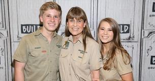 La famille Irwin ouvre les portes de l'Australia Zoo Wildlife Hospital pour traiter plus de 90 000 animaux pendant l'urgence des feux de brousses.