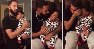 Vader zingt voor dove 2 jaar oude zoon en begint te huilen als hij naar hem glimlacht