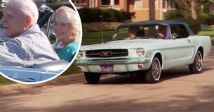 Eerste vrouw die een Ford Mustang kocht, bezit de auto nog steeds, en vandaag is hij meer waard dan ooit